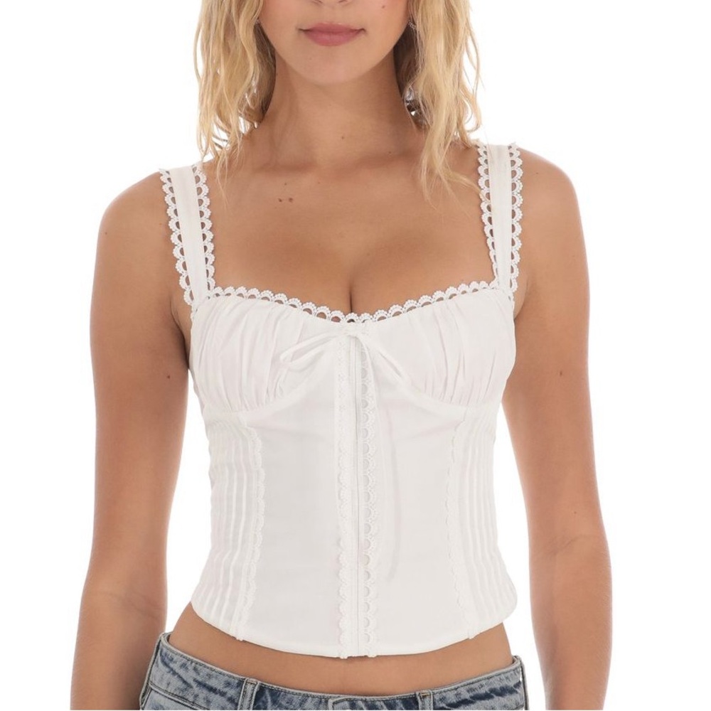 Lucy in the Sky Embroidery Detail Top in White